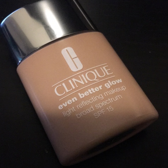 Clinique Other - Clinique Even Better Glow CN 20 Fair